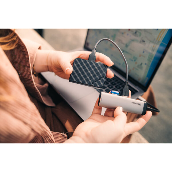 Verbatim USB-C Multiport-Hub, USB-C-Adapter aus hochwertigem Aluminium für Laptops MacBooks und Smartphones, Multimedia-Adapterstecker mit vier USB-3.2 Gen 1-Anschlüssen, silber – Bild 3