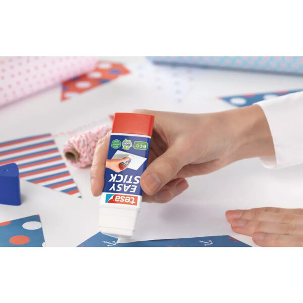 Tesa ecoLogo Easy Stick Klebestift, lösungsmittelfrei, 25 g – Bild 2
