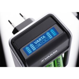 VARTA Plug Charger+, Ladegerät für Akkus in AA/AAA/9V und USB Geräte, Einzelschachtladung, inkl. 4x AA 2100mAh Akku